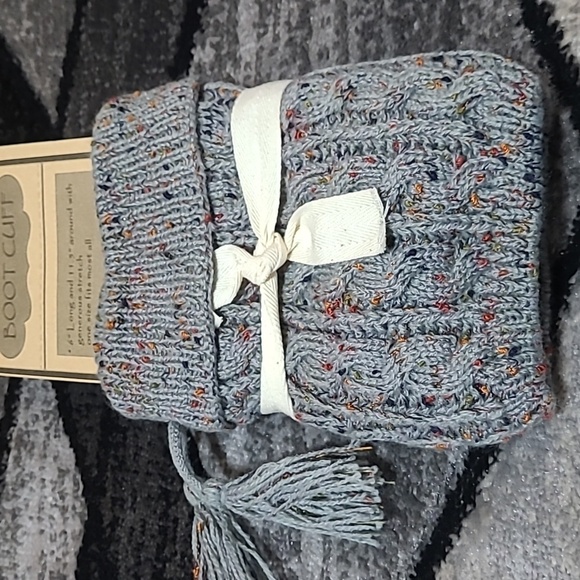 CC BOUTIQUE SPECKLED GRAY KNIT TASSELS METAL LOGO BOOT-TOPPERS CUFFS - Picture 8 of 9